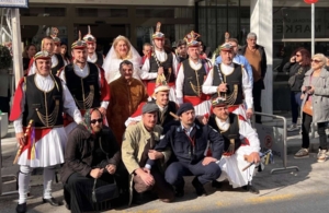 Οι «Μωμόγεροι» Ροδοχωρίου βγήκαν στους Δρόμους της Ρόδου