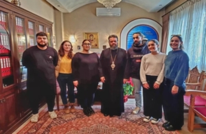 Πόντιοι νέοι προσέφεραν τρόφιμα στη Μητρόπολη Μαρωνείας και Κομοτηνής