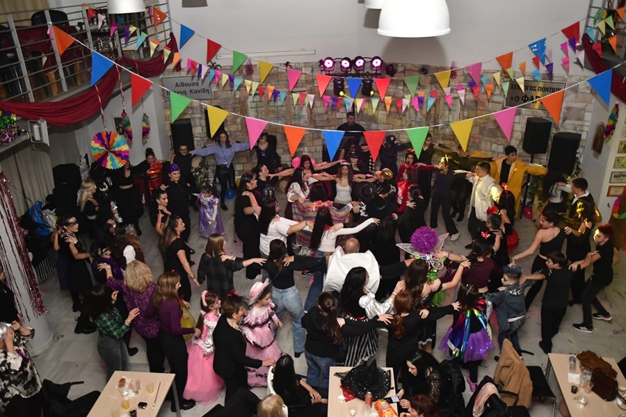 «Ο Φάρος» Αγ. Βαρβάρας γέμισε χρώμα, μουσική και χαμόγελα στην Αποκριάτικη γιορτή του