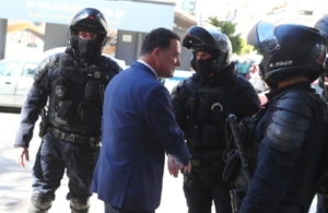 Επεισόδια μεταξύ νοσηλευτών και αστυνομικών στο νοσοκομείο Νίκαιας κατά την επίσκεψη Γεωργιάδη