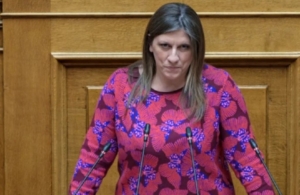 Κωνσταντοπούλου για Άδωνι: «Είναι κότα, τρεις μήνες περιμένω να μου κάνει μήνυση»