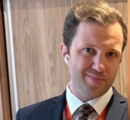 Βουλιαγμένη: «Το παιδί μας χάθηκε» – Τα σπαρακτικά λόγια της μητέρας του 34χρονου δύτη που πνίγηκε στο «Πηγάδι του Διαβόλου»