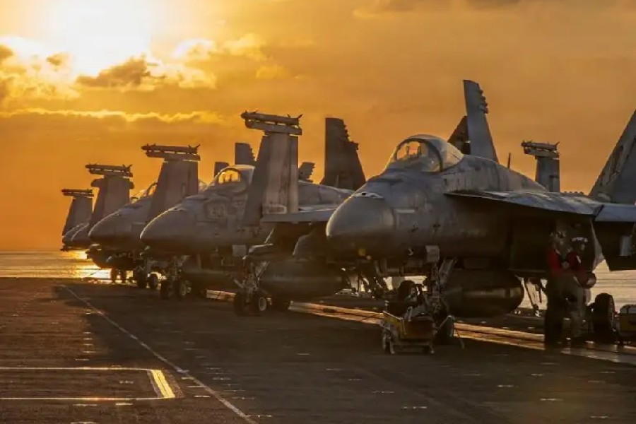 Γιγαντώνεται η σύρραξη στη Μέση Ανατολή: Πολεμική νύχτα με βομβαρδισμούς στην Τεχεράνη και εισβολή Κούρδων μαχητών στο Ιράν