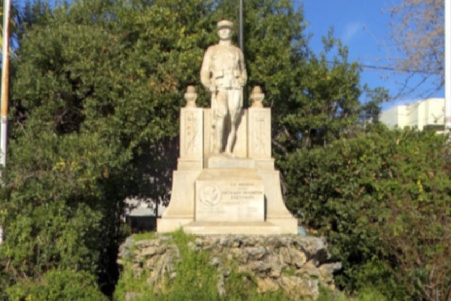 Αδιανόητο περιστατικό στην Ελευσίνα: Ακούστηκε ο ύμνος της Χούντας σε κατάθεση στεφάνων για την 25η Μαρτίου