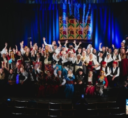 Εκατοντάδες θεατές παρακολούθησαν την παράσταση «Χέρι με Χέρι, η παράδοση της Ελλάδας»