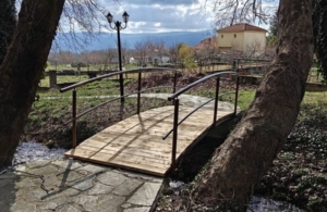 Πλατανάκια: Οι Πόντιοι του χωριού επιδιόρθωσαν μόνοι τους τα γεφυράκια