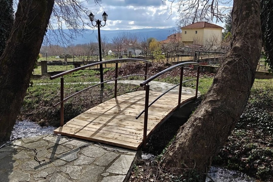 Πλατανάκια: Οι Πόντιοι του χωριού επιδιόρθωσαν μόνοι τους τα γεφυράκια