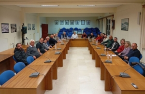 Δήμος Ελασσόνας: Συνάντηση του δημάρχου με τους ποντιακούς συλλόγους μετά το συμβάν με την σημαία του Κεμάλ