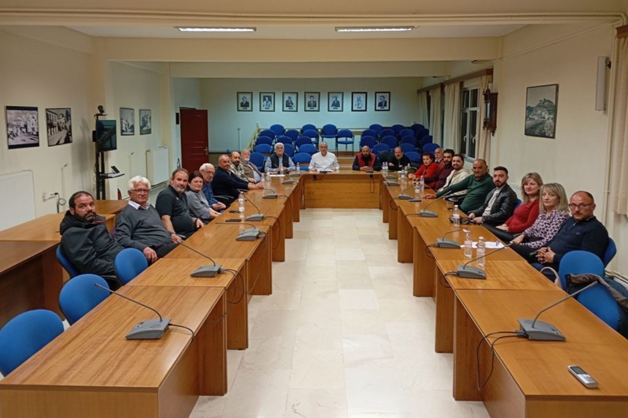 Δήμος Ελασσόνας: Συνάντηση του δημάρχου με τους ποντιακούς συλλόγους μετά το συμβάν με την σημαία του Κεμάλ