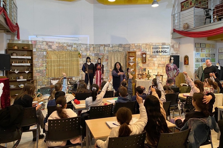 Με έντονη συγκίνηση και θερμή ανταπόκριση από το κοινό πραγματοποιήθηκαν μέχρι σήμερα οι εκπαιδευτικές επισκέψεις μαθητών σχολείων και οργανωμένων φορέων στον «Φάρο» Αγ. Βαρβάρας