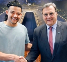 Καραλής: Επιβραβεύτηκε από την ΕΟΕ για το ασημένιο στο Παγκόσμιο