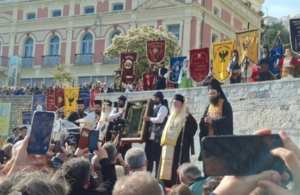 Πλήθος κόσμου υποδέχτηκε στην Καβάλα την εικόνα της Παναγίας Σουμελά