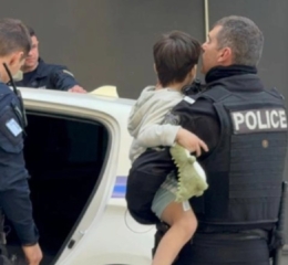 Συνελήφθη η μητέρα του 5χρονου που πετούσε αντικείμενα σε κεντρικό δρόμο στη Θεσσαλονίκη, από το μπαλκόνι 6ου ορόφου