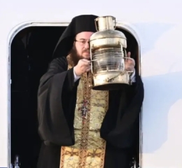 Άγιο Φως: Με ειδικές πτήσεις θα μεταφερθεί από την Αθήνα σε όλη την Ελλάδα – Δείτε τα δρομολόγια