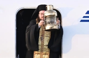 Άγιο Φως: Με ειδικές πτήσεις θα μεταφερθεί από την Αθήνα σε όλη την Ελλάδα – Δείτε τα δρομολόγια