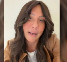 Τουρκάλα τραγουδίστρια υμνούσε τον Κεμάλ, της απαγορεύτηκε η είσοδος και ζητάει και τα ρέστα