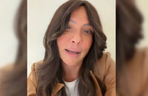 Τουρκάλα τραγουδίστρια υμνούσε τον Κεμάλ, της απαγορεύτηκε η είσοδος και ζητάει και τα ρέστα