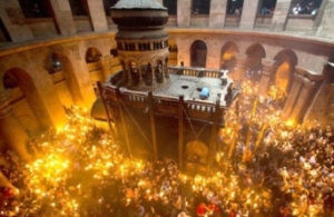 Άγιο Φως: Πώς θα γίνει η αφή και η μεταφορά στην Ελλάδα – Με βραχιολάκι 2.750 άτομα στην τελετή