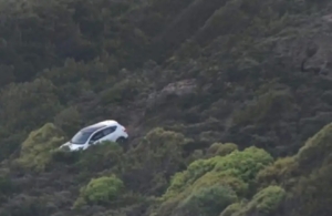 Ρόδος: Προσπάθησε να ρίξει αυτοκίνητο σε γκρεμό έχοντας μέσα την σύζυγο και το παιδί τους