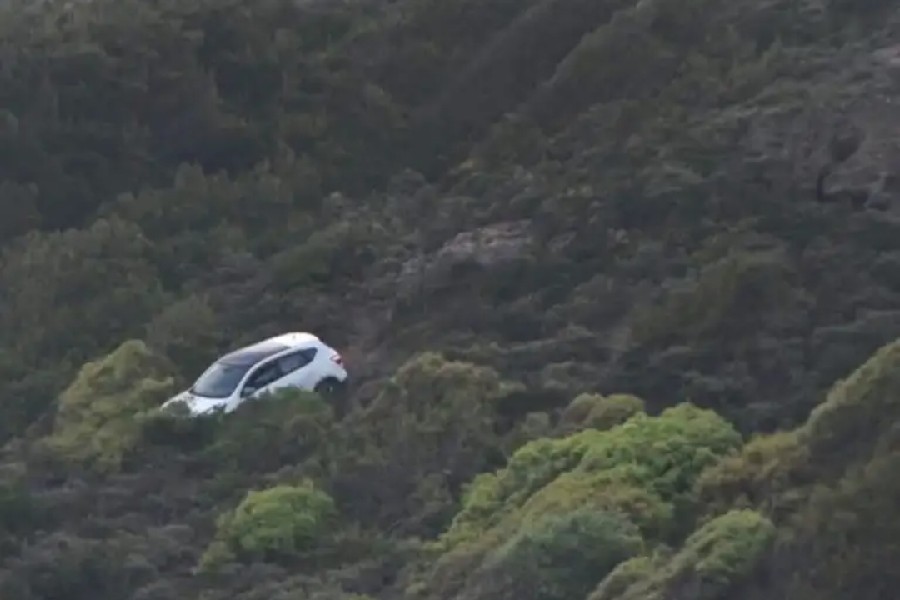 Ρόδος: Προσπάθησε να ρίξει αυτοκίνητο σε γκρεμό έχοντας μέσα την σύζυγο και το παιδί τους