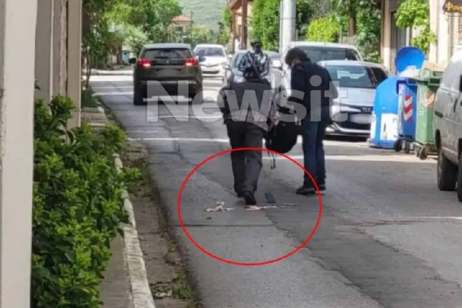 Τιθορέα: Με χειροβομβίδες και καλάσνικοφ «πιάστηκαν» οι ληστές της τράπεζας – Εγκλωβίστηκαν σε δρόμο του Αλεποχωρίου και συνελήφθησαν