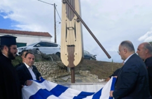 Μνημείο ποντιακής λύρας στα Θεοδόσια