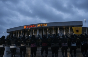 Οι Πυρριχιστές στον αγώνα της ΑΕΚ BC με Άρη Betsson