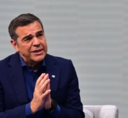 Αιχμηρή απάντηση Τσίπρα: Αν κάποιος δεν θα μπορούσε να οδηγεί ούτε πατίνι, είναι ο Μητσοτάκης