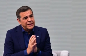 Αιχμηρή απάντηση Τσίπρα: Αν κάποιος δεν θα μπορούσε να οδηγεί ούτε πατίνι, είναι ο Μητσοτάκης