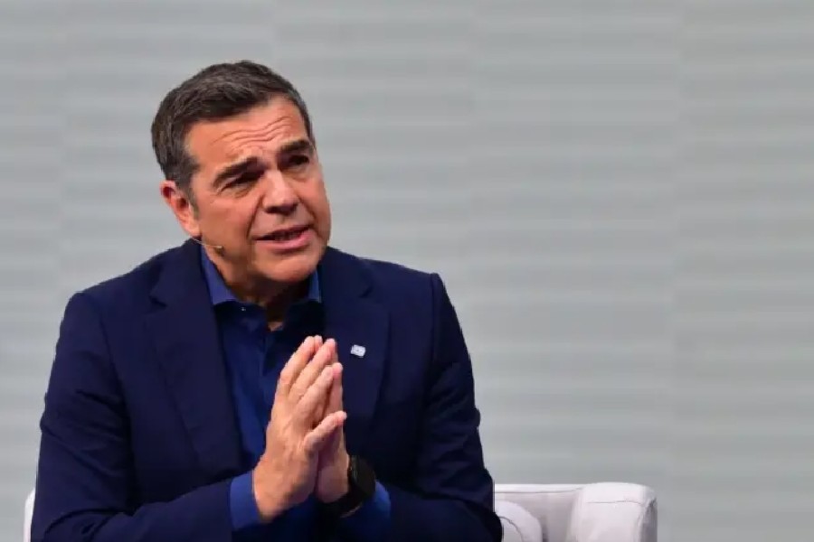 Αιχμηρή απάντηση Τσίπρα: Αν κάποιος δεν θα μπορούσε να οδηγεί ούτε πατίνι, είναι ο Μητσοτάκης