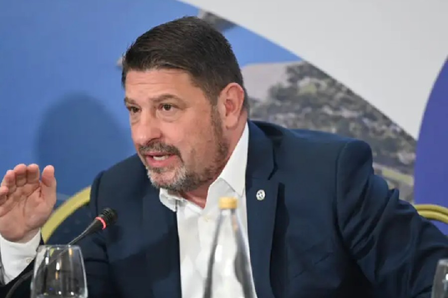 Νίκος Χαρδαλιάς: Άγνωστοι έγραψαν συνθήματα έξω από το σπίτι του στην Αγία Παρασκευή