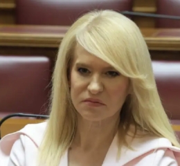 Άγρια κόντρα Θεοδώρας Τζάκρη και Στέφανου Κασσελάκη: «Παρίστανε τον Μεσσία και φτάσαμε στα σημερινά ξεφτιλίκια»