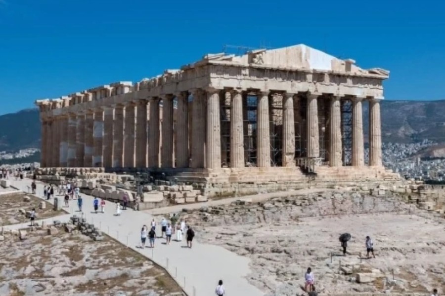 Μετά από 220 χρόνια συμπληρώνεται το δυτικό αέτωμα του Παρθενώνα – Βγήκαν οριστικά οι σκαλωσιές