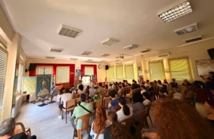 «Ο ξεριζωμός μέσα από το θέατρο σκιών»: Συγκίνηση προκάλεσε ο 11χρονος καραγκιοζοπαίχτης τιμώντας με το έργο του τη μνήμη της Γενοκτονίας