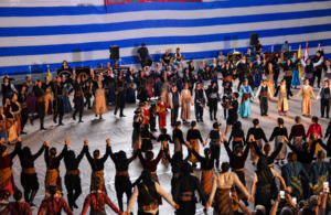 Στο Τορόντο, τα παιδιά του Πόντου χόρεψαν σαν να κρατούσαν στα χέρια τους ολόκληρο τον Kόσμο