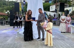 Πραγματοποιήθηκαν τα αποκαλυπτήρια της τρίμετρης λύρας στη Διποταμία