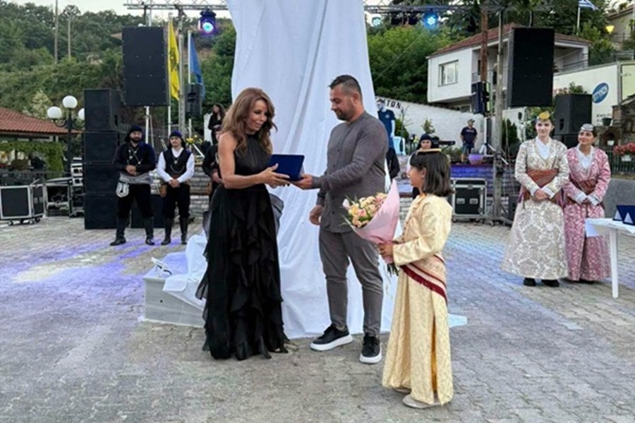 Πραγματοποιήθηκαν τα αποκαλυπτήρια της τρίμετρης λύρας στη Διποταμία