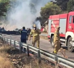 Σύγκρουση ελικοπτέρων στην Ψάθα: Λάθος συντονισμός και ανοδικά ρεύματα στα σενάρια για την τραγωδία με τον Δανό πιλότο και τον Έλληνα μεταφραστή