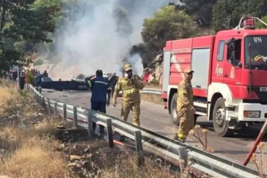 Σύγκρουση ελικοπτέρων στην Ψάθα: Λάθος συντονισμός και ανοδικά ρεύματα στα σενάρια για την τραγωδία με τον Δανό πιλότο και τον Έλληνα μεταφραστή
