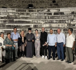 «Σέρρα»: Η ψυχή του Πόντου ζωντάνεψε στο Ρωμαϊκό Ωδείο Κω με την εξαίρετη ηθοποιό Χρύσα Παπά