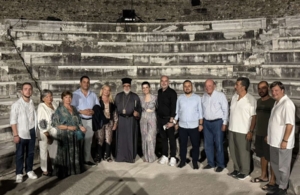 «Σέρρα»: Η ψυχή του Πόντου ζωντάνεψε στο Ρωμαϊκό Ωδείο Κω με την εξαίρετη ηθοποιό Χρύσα Παπά