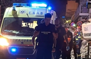 Έκρηξη στην Πλάκα: Γυναίκα ανασύρθηκε νεκρή από τα ερείπια του κτιρίου – Αγωνία για πέντε αγνοούμενους