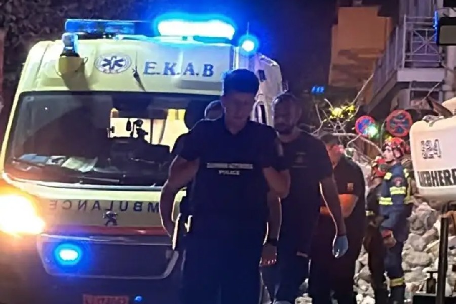 Έκρηξη στην Πλάκα: Γυναίκα ανασύρθηκε νεκρή από τα ερείπια του κτιρίου – Αγωνία για πέντε αγνοούμενους