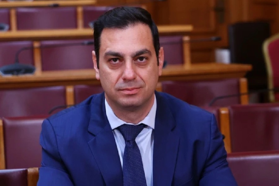 Βουλευτής ΝΔ: Αν δεν έχεις 10 ευρώ για βενζίνη, παίρνεις τα Μέσα Μαζικής Μεταφοράς
