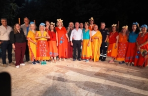 Με ενθουσιασμό, αμείωτο γέλιο και θερμό χειροκρότημα η πρεμιέρα της παράστασης «Το νόημαν τη ζωής…» στην Πιερία