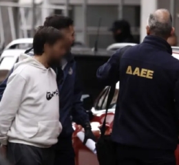 Περίπου 50 φορές είχαν συλληφθεί οι τρεις κλέφτες χαλκού στην Πλάκα – Από διαρρήξεις μέχρι ναρκωτικά
