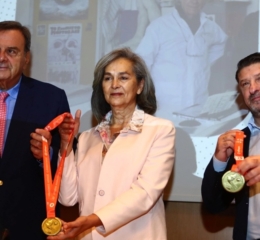 Αυθεντικός Μαραθώνιος Αθήνας 2026: Παρουσιάστηκε το μετάλλιο