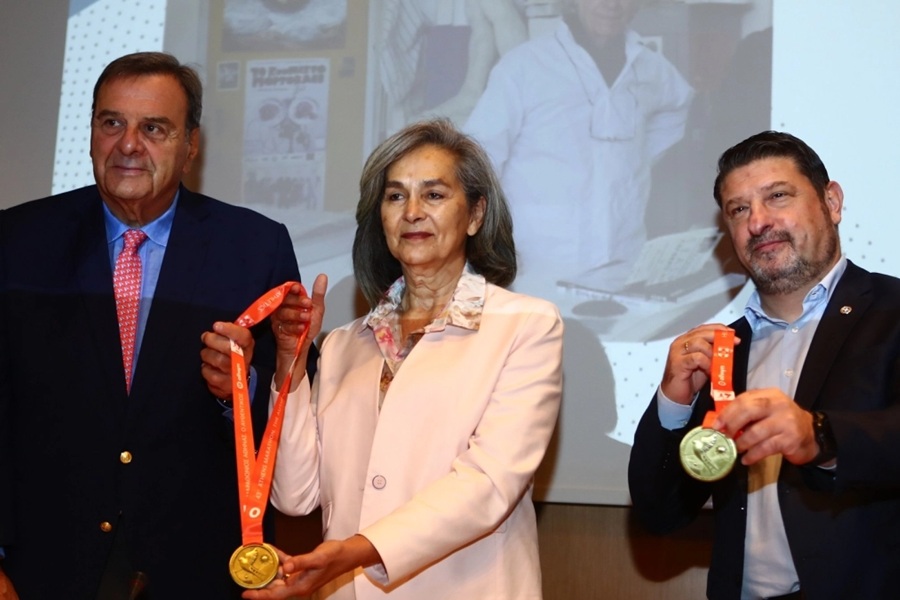 Αυθεντικός Μαραθώνιος Αθήνας 2026: Παρουσιάστηκε το μετάλλιο